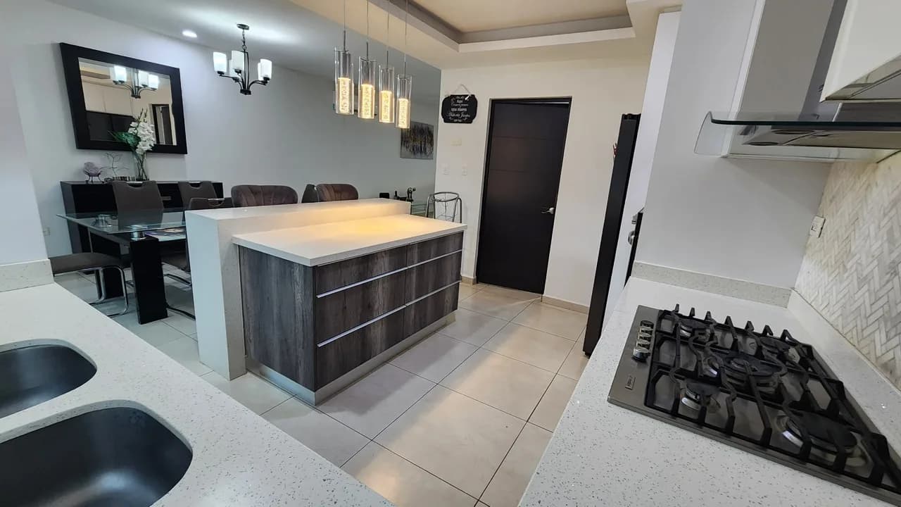 Casa en Renta Valle Alto en Privada - Foto 4